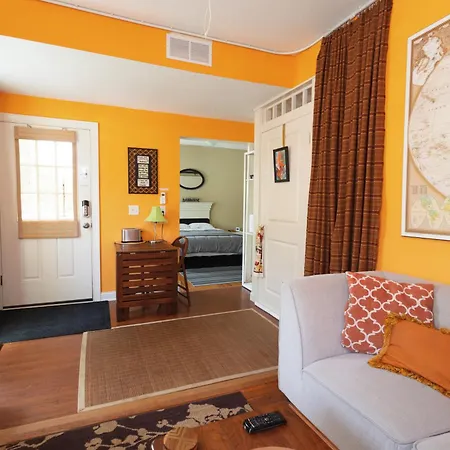 Small Suite Steps From Oberlin